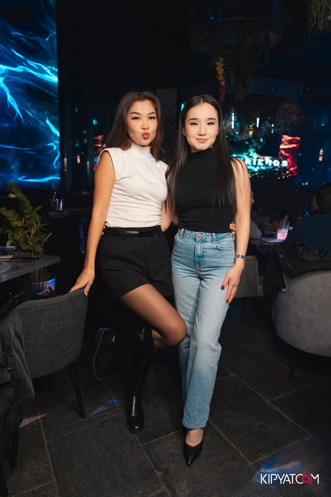 FRIENDS BAR & TERRACE. КИПЯТКОМ АЛМАТЫ!