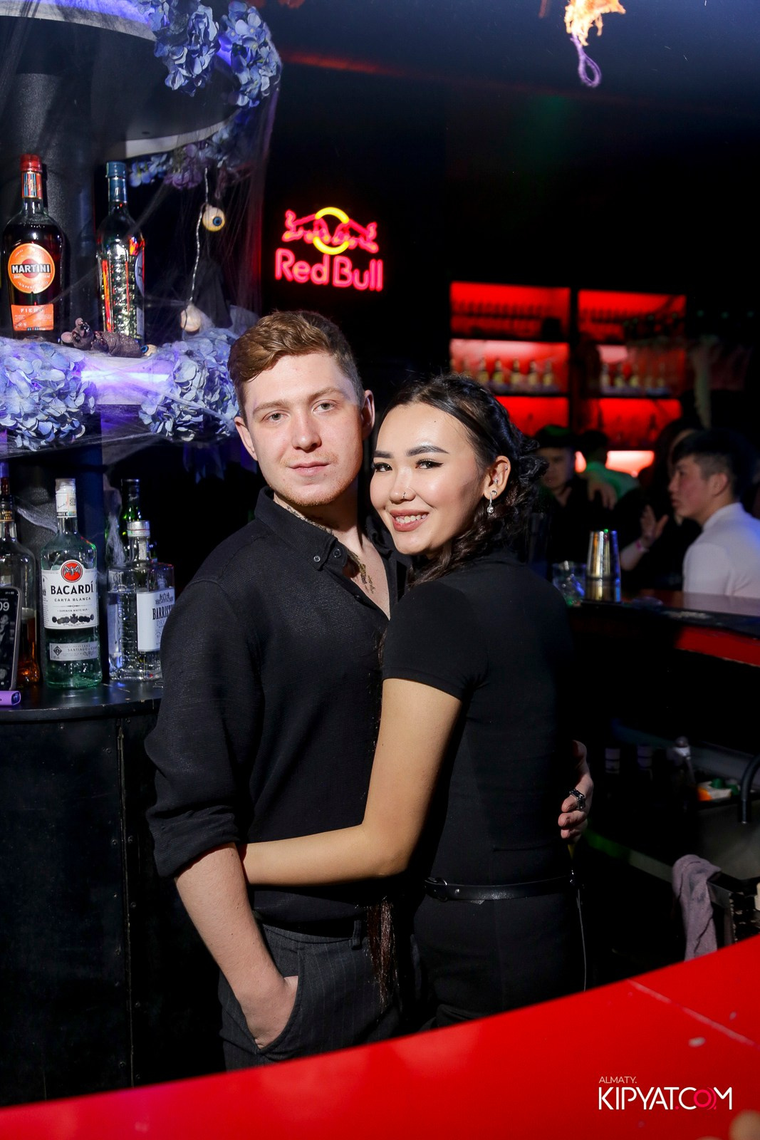 UYAT EMES BAR. КИПЯТКОМ АЛМАТЫ!