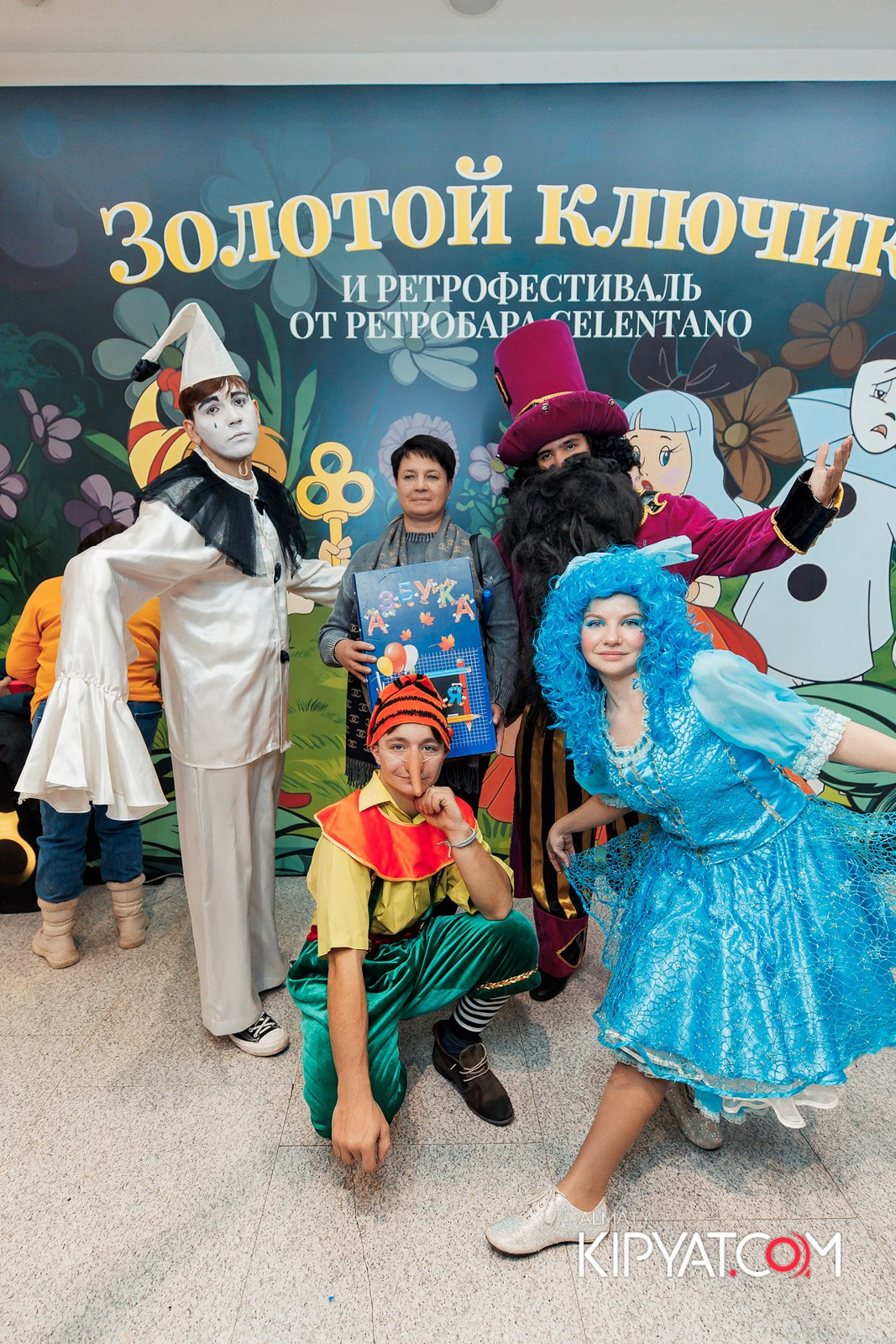 ЗОЛОТОЙ КЛЮЧИК И РЕТРОФЕСТИВАЛЬ ОТ РЕСТОБАРА CELENTANO. КИПЯТКОМ АЛМАТЫ!