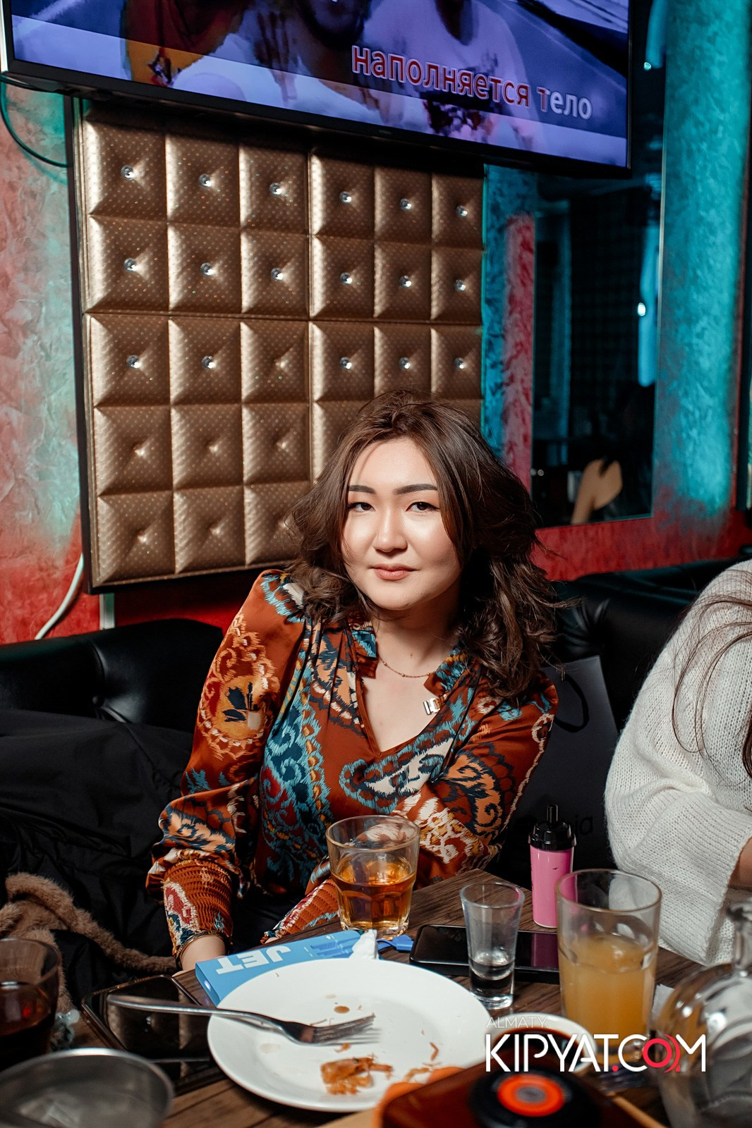 КАРАОКЕ-БАР РОЯЛЬ НА НУРМАКОВА. КИПЯТКОМ АЛМАТЫ!