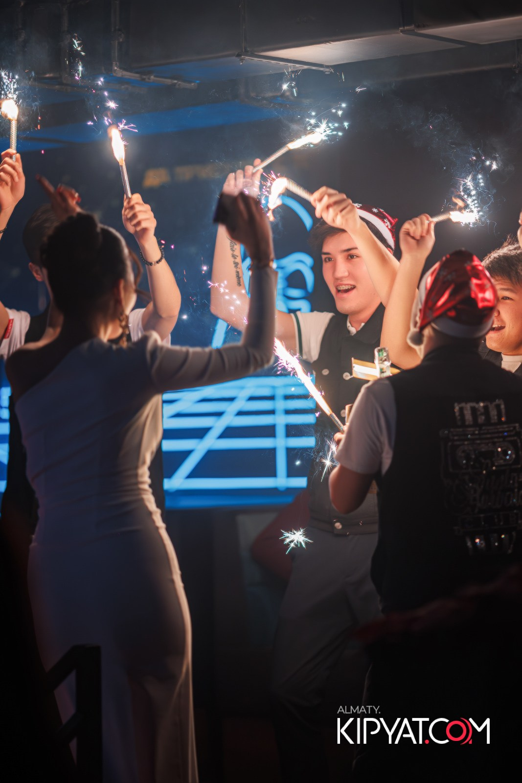 SANTA BARBARA — ПИТ ДЖЕЙСОН (ГР. ПРЕМЬЕР-МИНИСТР) И ИЛЬЯ ЗУДИН (ГР. ДИНАМИТ) НА ПРЕДНОВОГОДНЕЙ ВЕЧЕРИНКЕ. КИПЯТКОМ АЛМАТЫ!