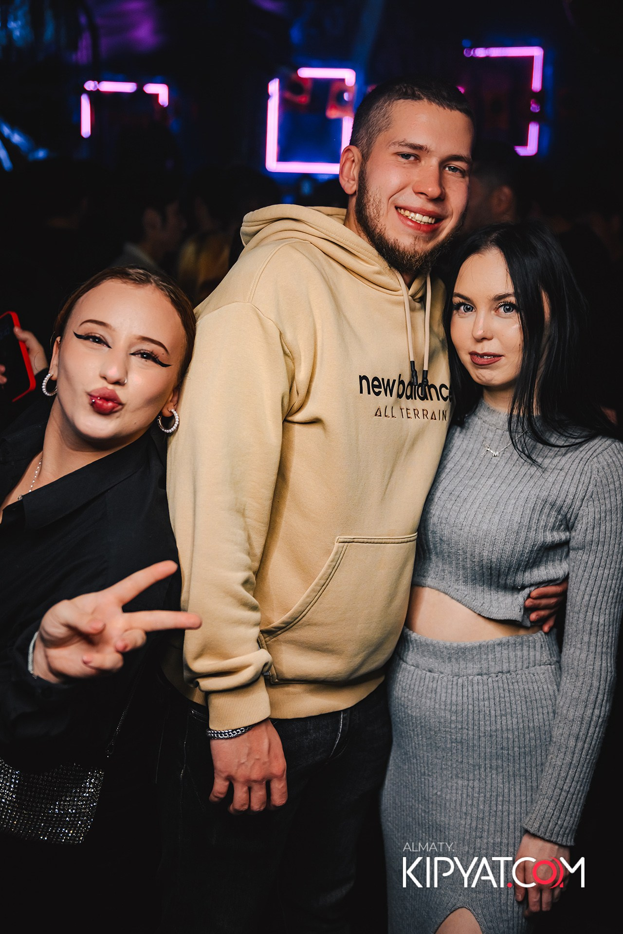 UYAT EMES BAR. КИПЯТКОМ АЛМАТЫ!