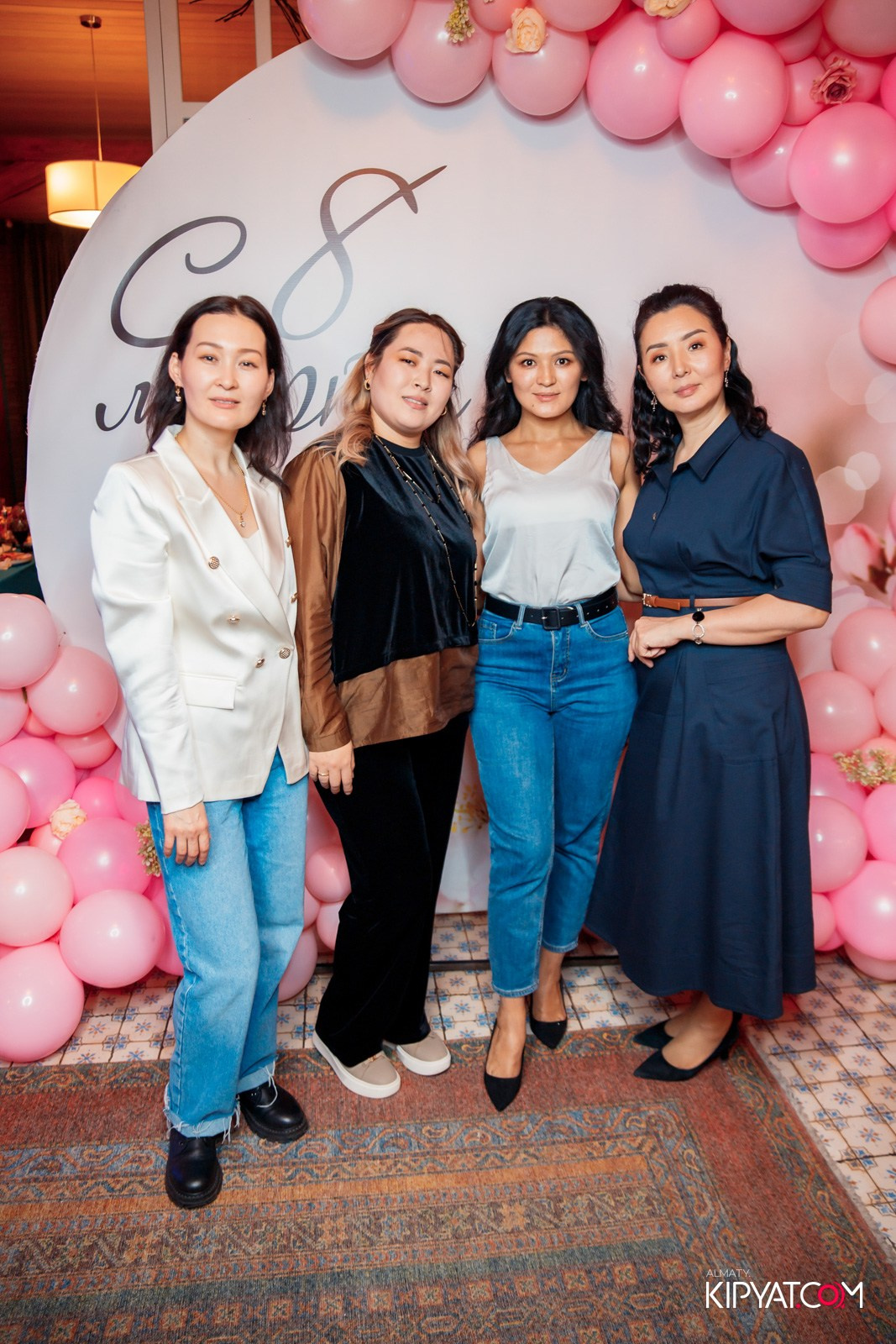 ГРУЗИНСКИЙ ДВОР НА КАБАНБАЙ БАТЫРА. КИПЯТКОМ АЛМАТЫ!