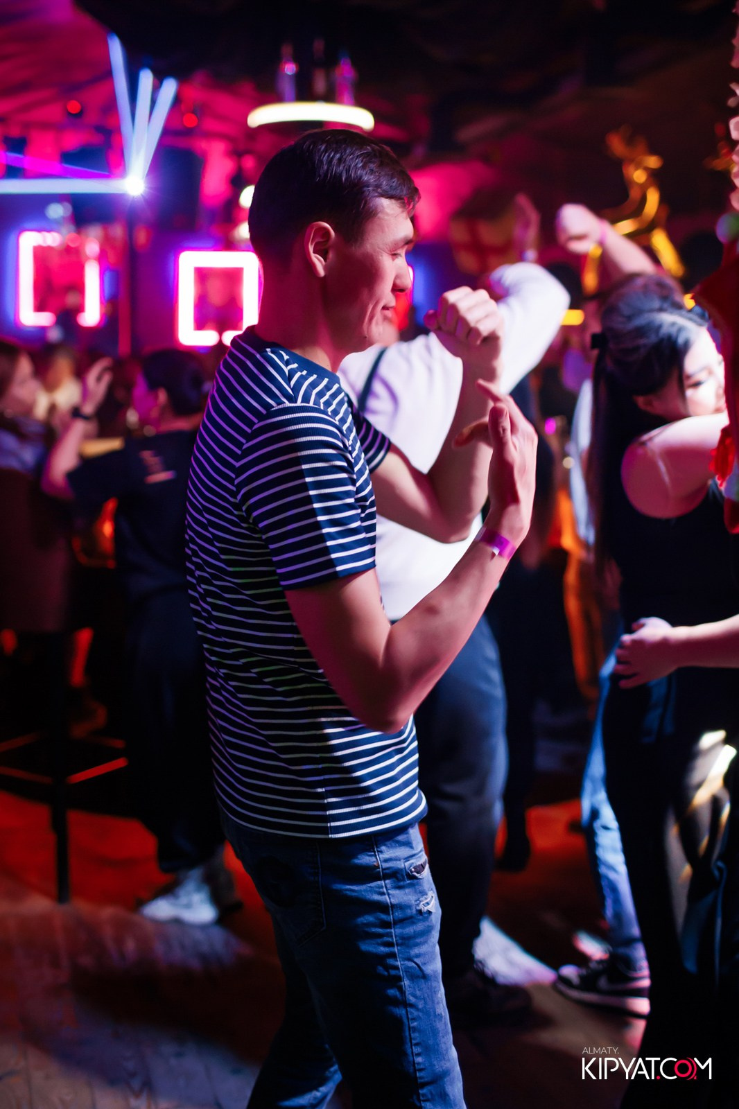 UYAT EMES BAR. КИПЯТКОМ АЛМАТЫ!