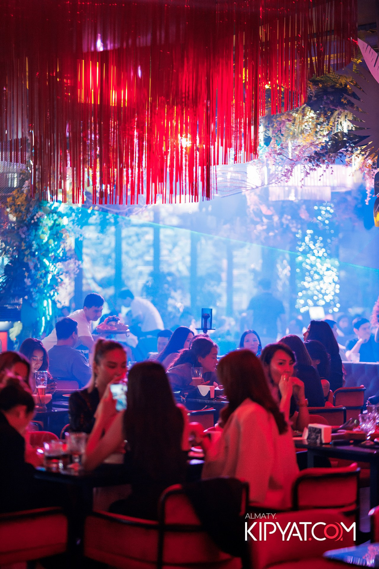 Friends bar & terrace. КИПЯТКОМ АЛМАТЫ!