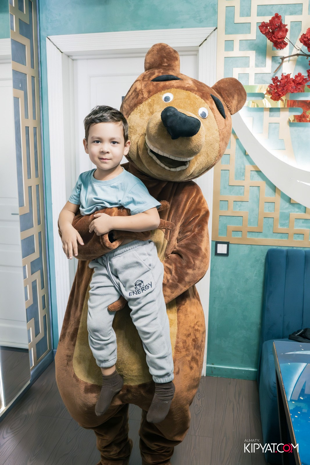 УХО И МЕДВЕДЬ НА ГАГАРИНА. КИПЯТКОМ АЛМАТЫ!