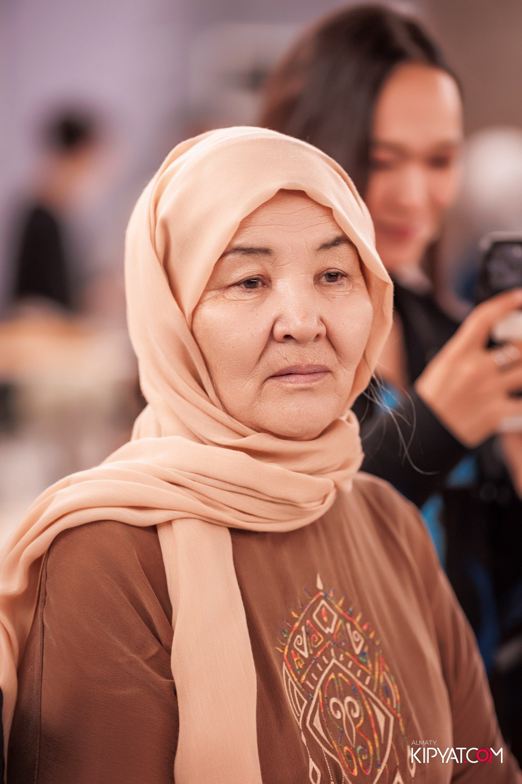 FASHION ПОКАЗ, КАЗАХСКОЙ НАЦИОНАЛЬНОЙ ОДЕЖДЫ. КИПЯТКОМ АЛМАТЫ!