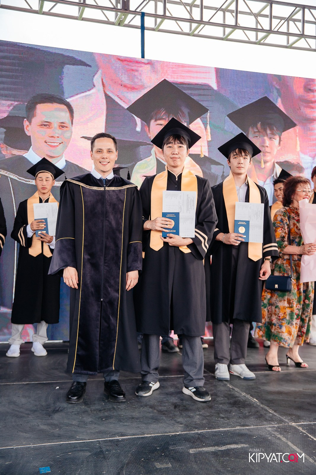 ВРУЧЕНИЕ ДИПЛОМОВ — НАРХОЗ КОЛЛЕДЖ. Part 3. КИПЯТКОМ АЛМАТЫ!