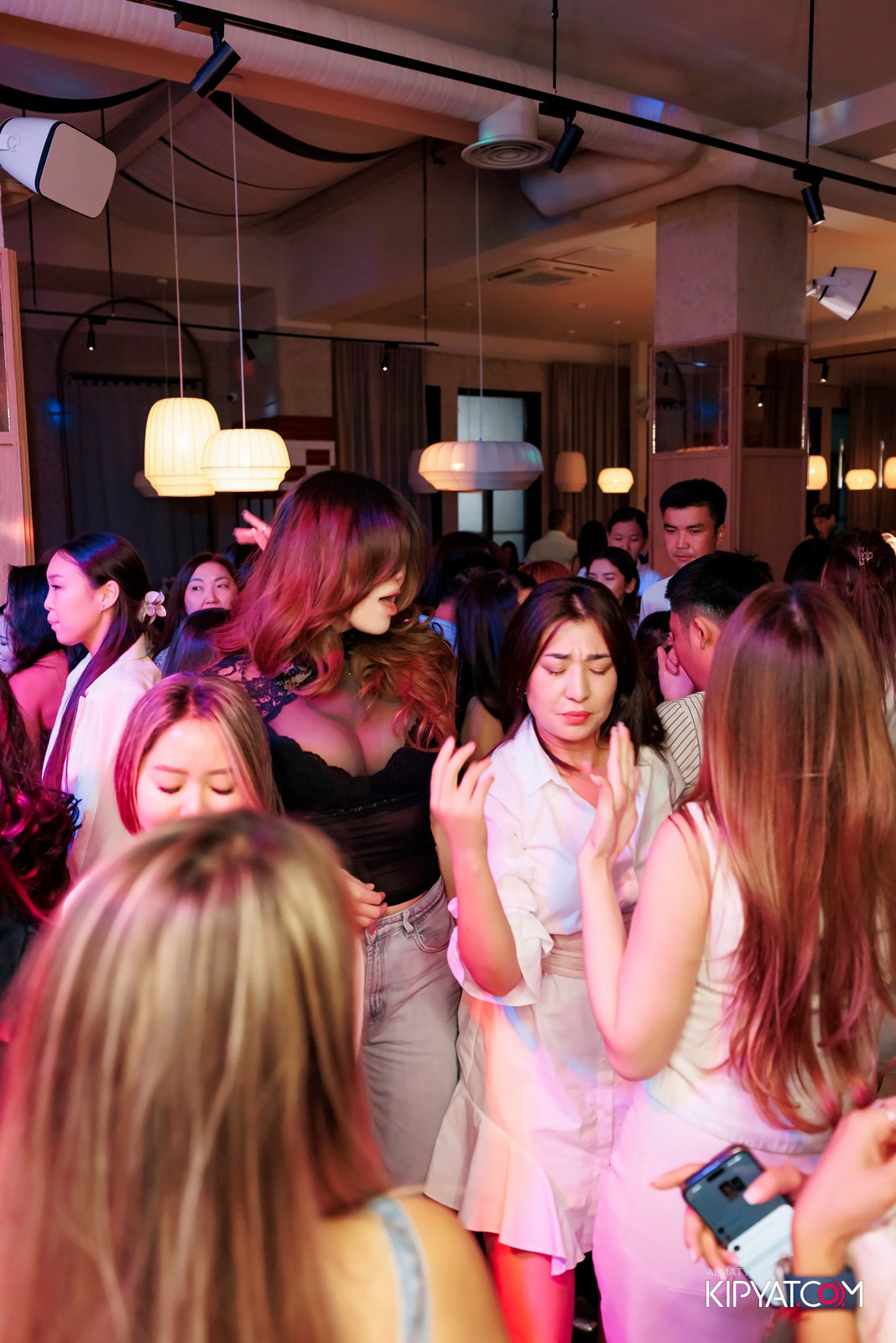 ALEM В PINTA НА ТУЛЕБАЕВА. КИПЯТКОМ АЛМАТЫ!