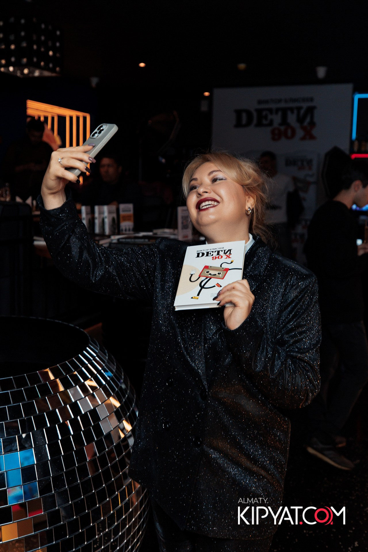 ПРЕЗЕНТАЦИЯ КНИГИ ВИКТОРА ЕЛИСЕЕВА. КИПЯТКОМ АЛМАТЫ!