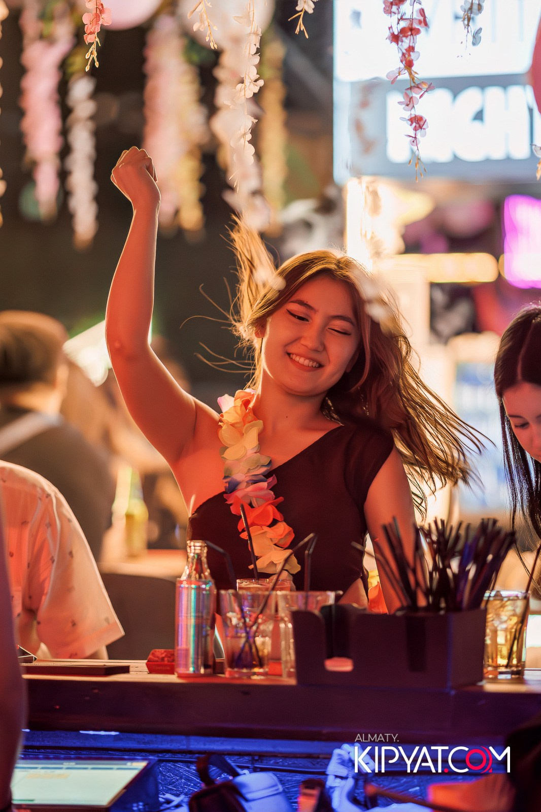 SKY BAR. КИПЯТКОМ АЛМАТЫ!