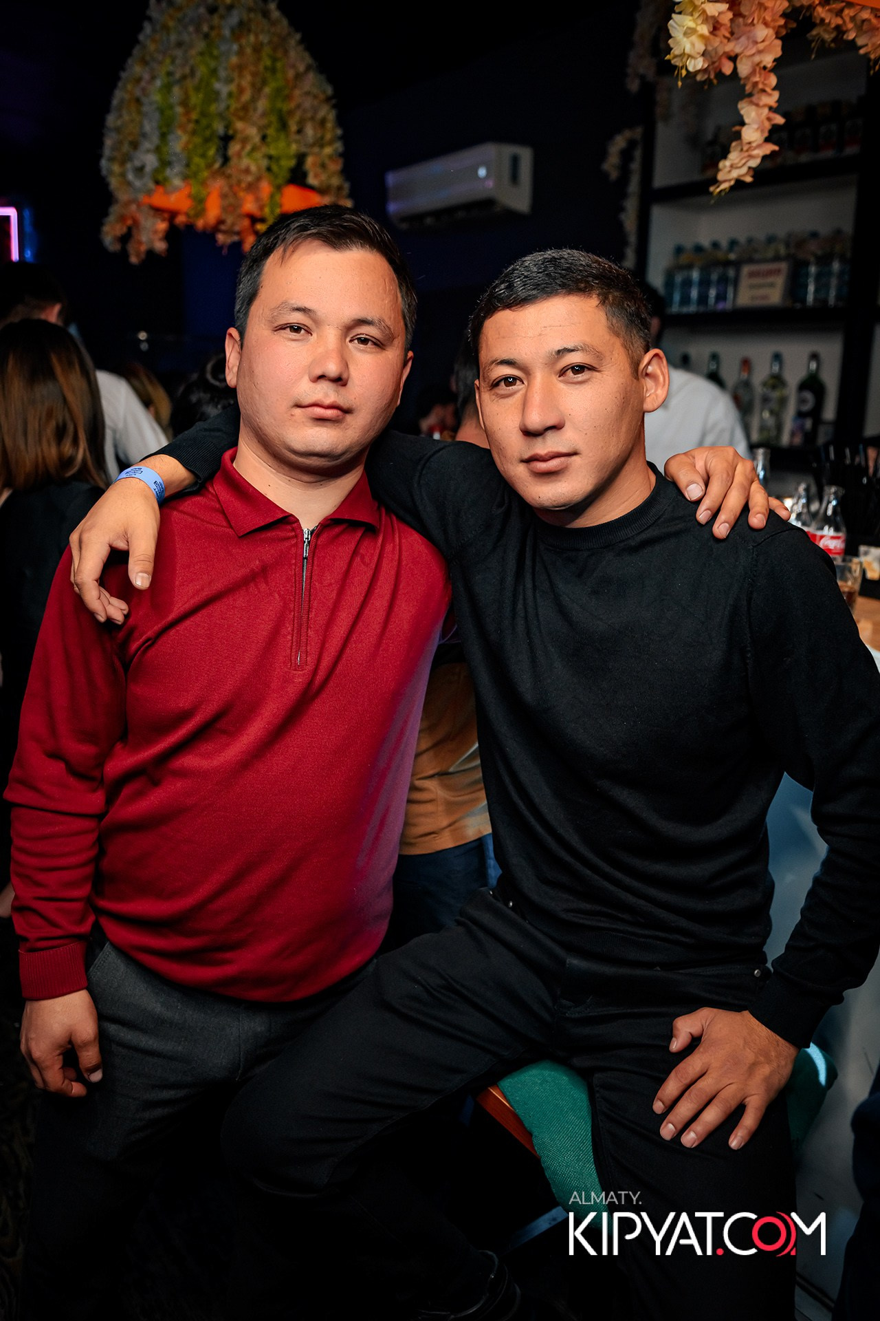 UYAT EMES BAR. КИПЯТКОМ АЛМАТЫ!