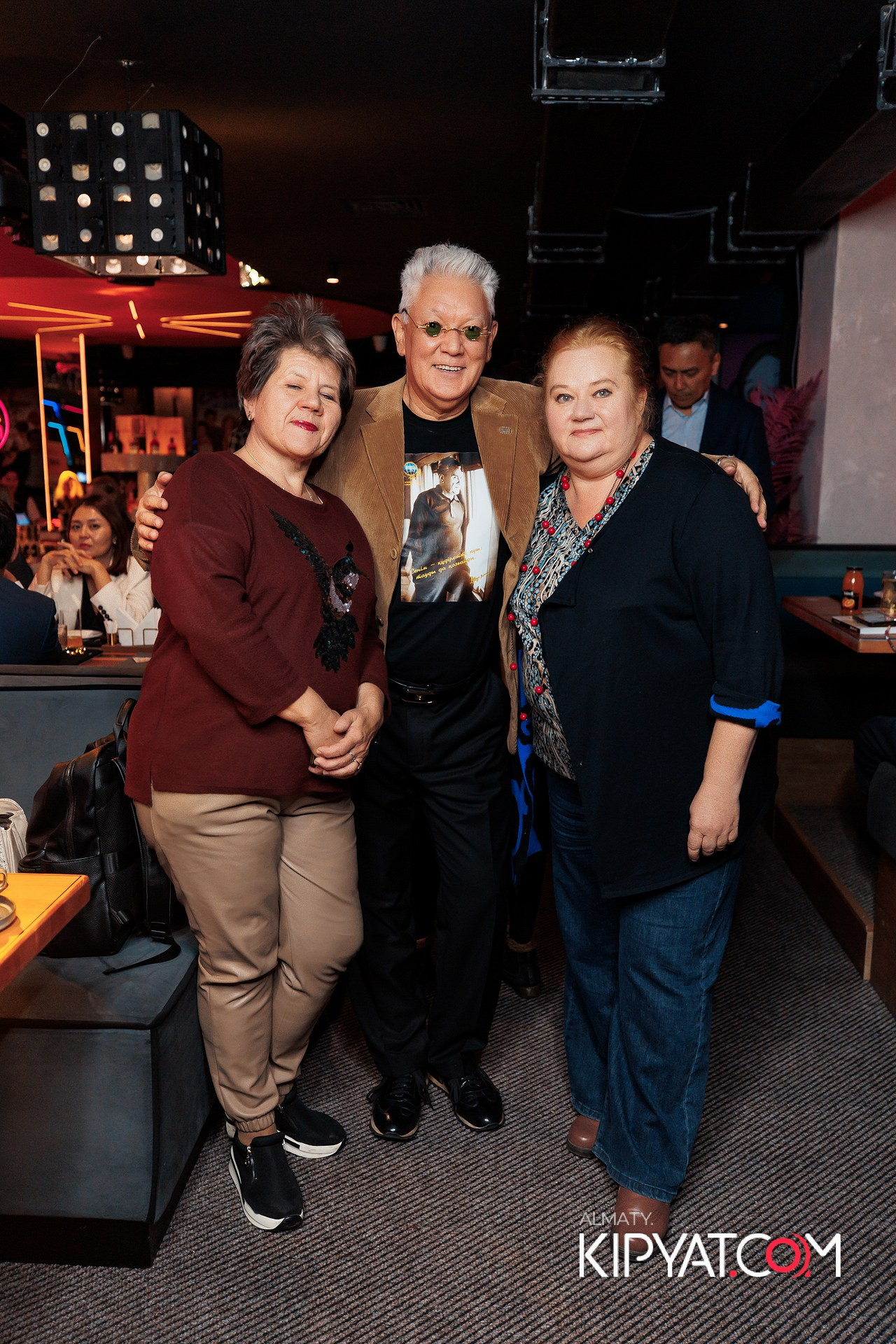 ПРЕЗЕНТАЦИЯ КНИГИ ВИКТОРА ЕЛИСЕЕВА. КИПЯТКОМ АЛМАТЫ!