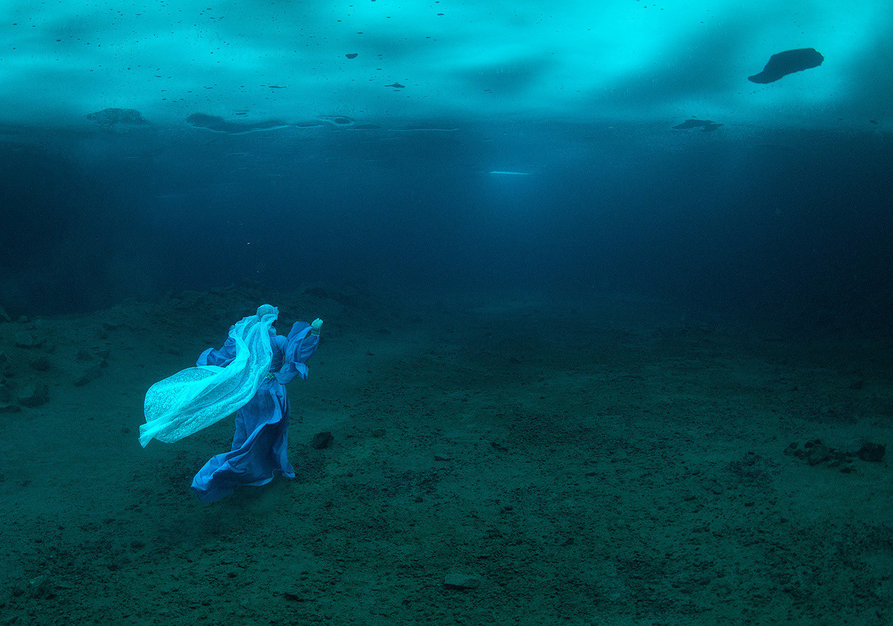 ISO 1600, F8, 1/125 с, 16.0 мм