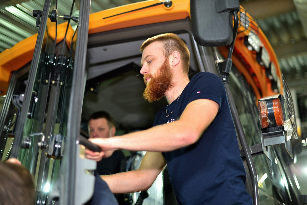 Центр технического обслуживания. Фотограф Сергей Сергеев