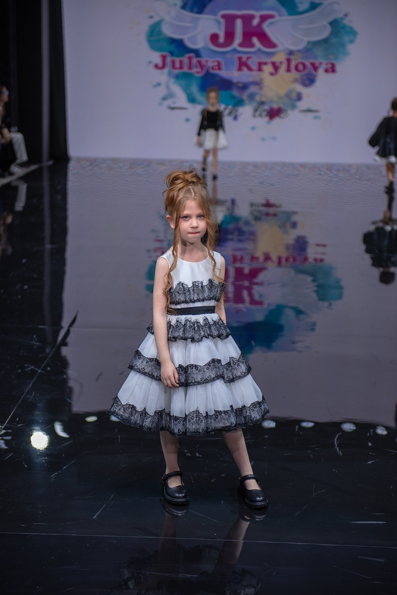 SochiFashionWeek2024 дизайнер Юлия Крылова. Семейный и коммерческий фотограф в Сочи Александр Бодунов