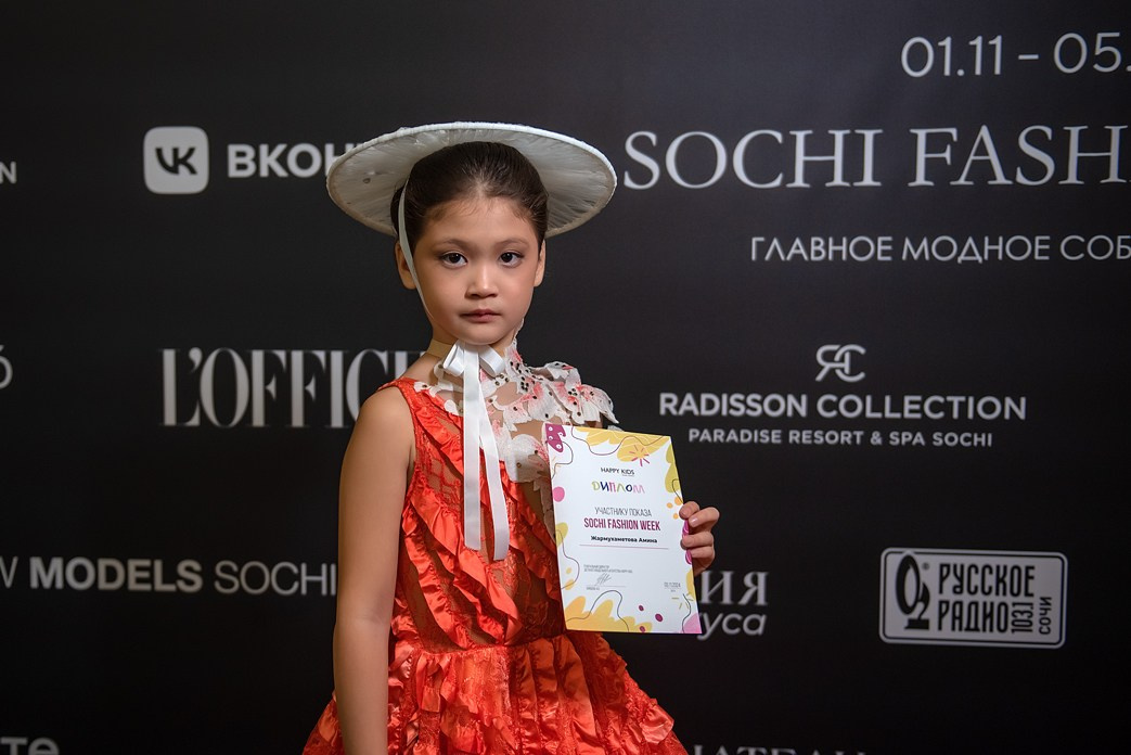 SochiFashionWeek2024 дизайнер Анохина Светлана. Семейный и коммерческий фотограф в Сочи Александр Бодунов