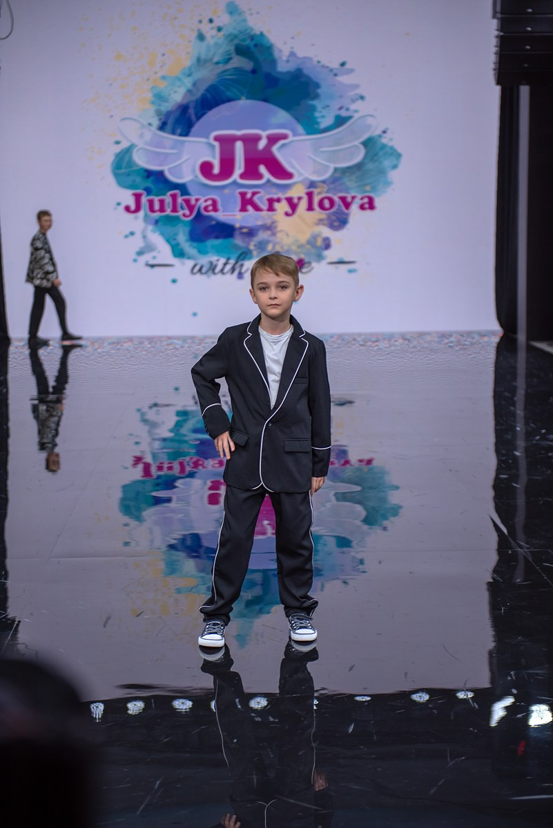 SochiFashionWeek2024 дизайнер Юлия Крылова. Семейный и коммерческий фотограф в Сочи Александр Бодунов