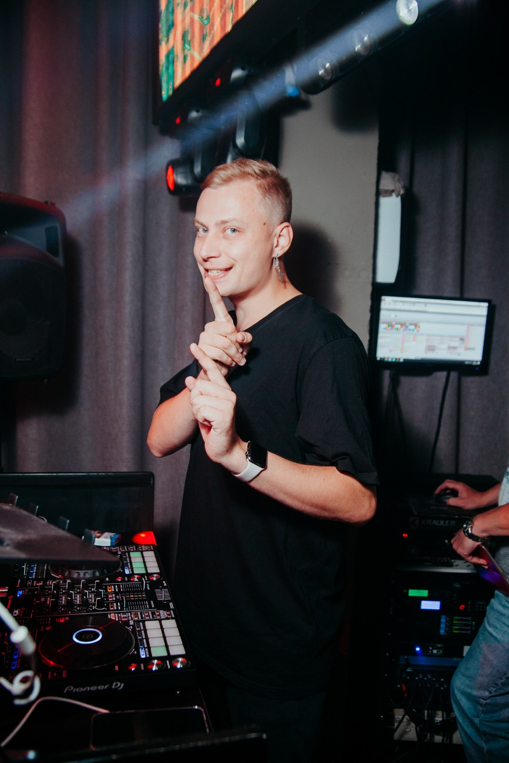 Презентация «Iphone 15». Свадебный и детский фотограф в Волгограде Слава Белов