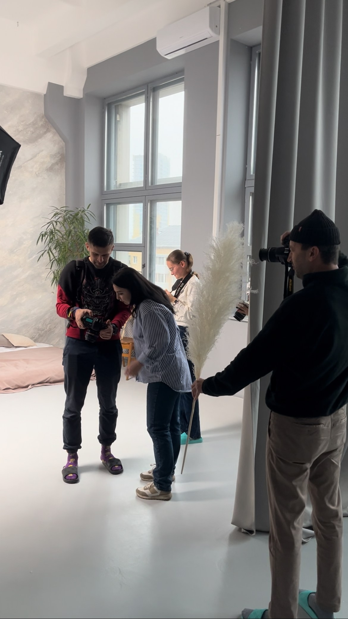 Фото бэкстейдж съёмок и занятий — как проходят наши уроки в Фотошколе Lectory 4.06. Фотошкола Екатеринбург Lectory 4.06