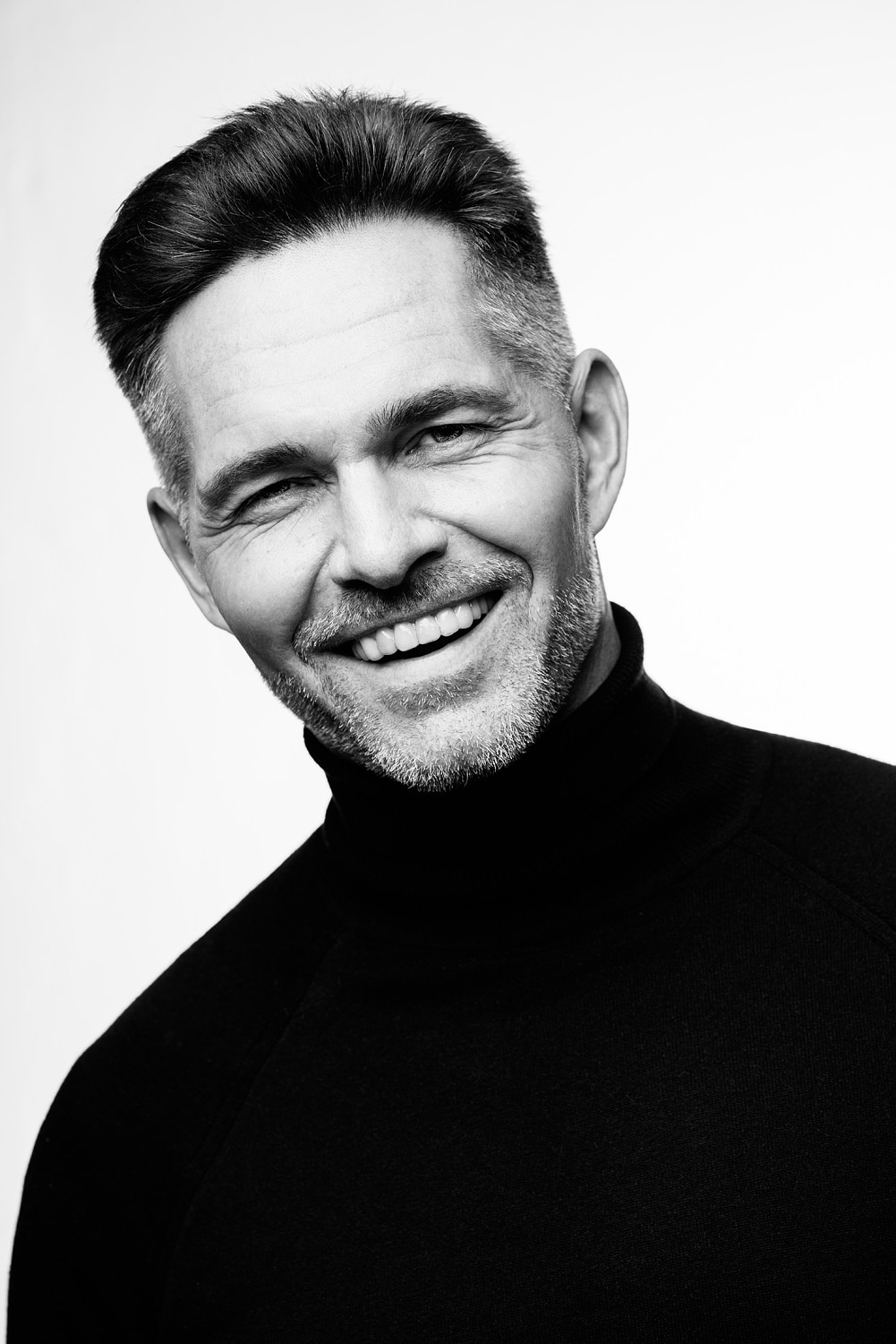 U-ray: Художественный чёрно-белый портрет. U-ray