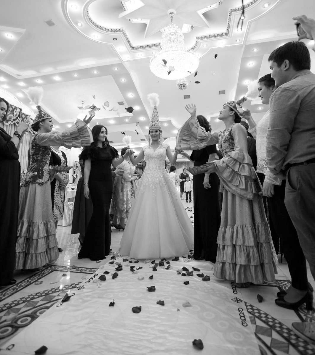 Парная, Love story, Свадебная. BWstudio — фотостудия черно-белой фотографии Алматы. Фотограф Алматы. Фотостудия Алматы
