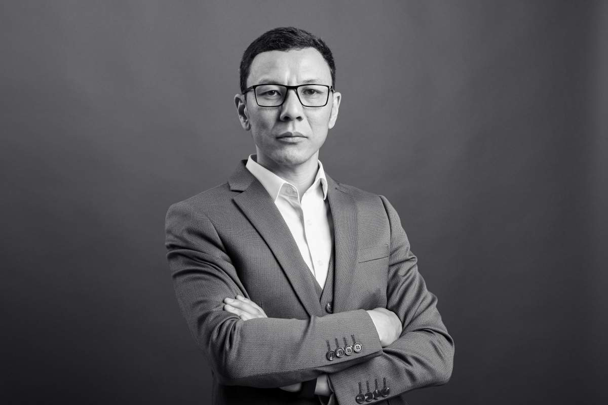 Бизнес портрет. BWstudio — фотостудия черно-белой фотографии Алматы. Фотограф Алматы. Фотостудия Алматы