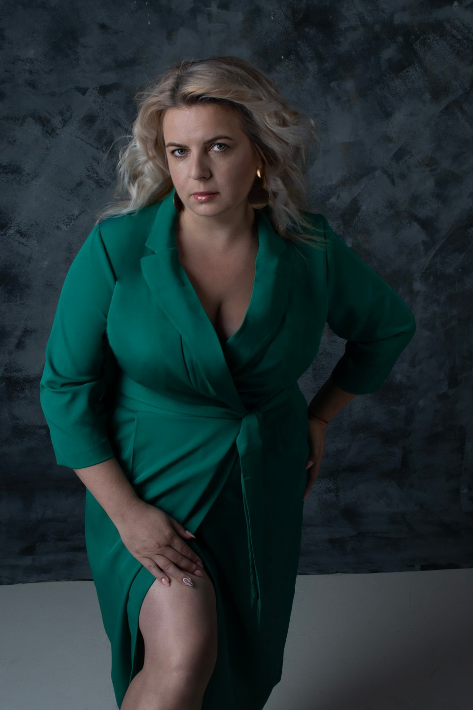 Женская съёмка плюс сайз в студии