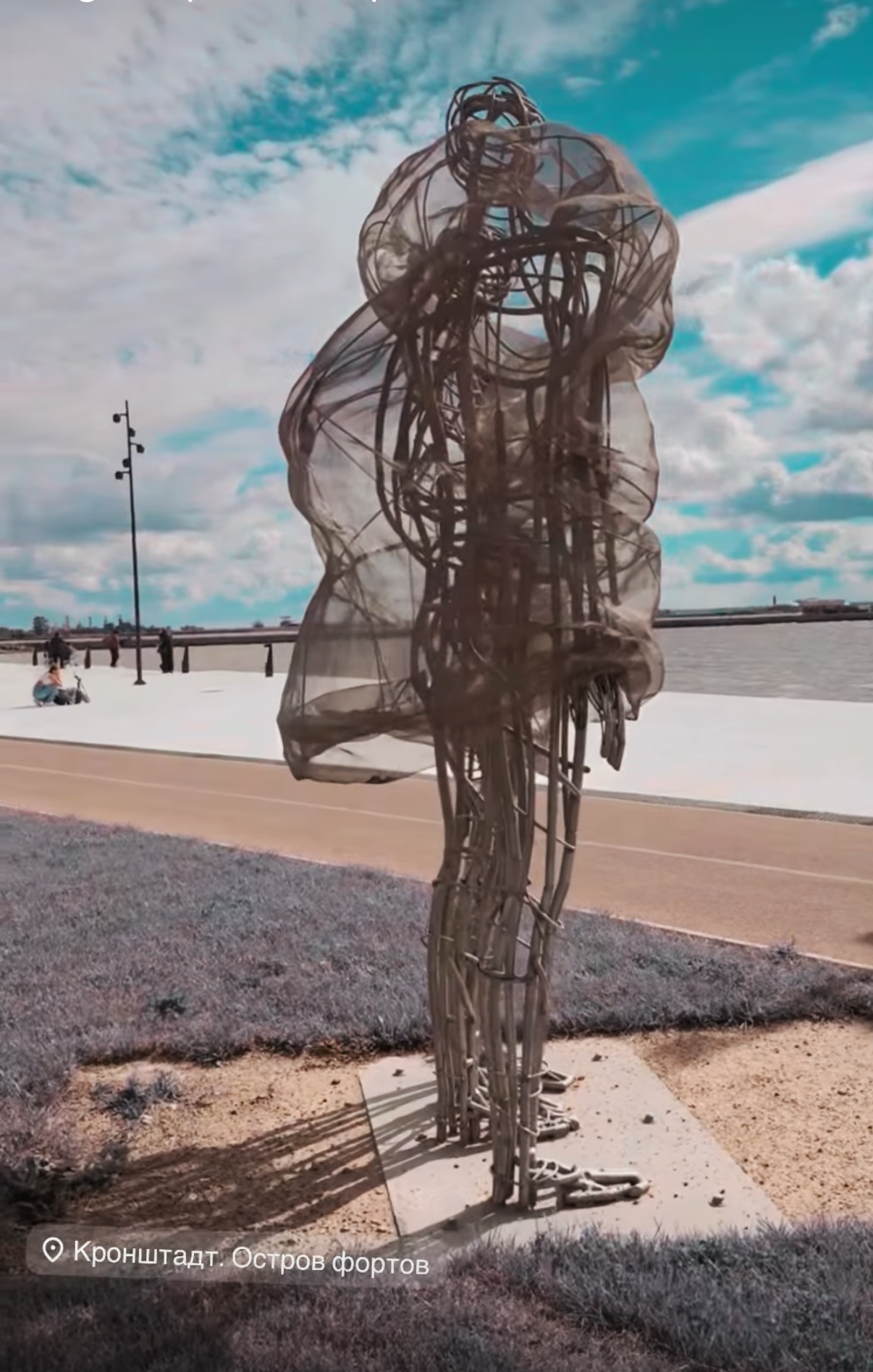 Вдвоем / СПб / Кронштадт / парк «Остров Фортов"/ набережная/ 03.2025. Художник — скульптор Антонина Фатхуллина