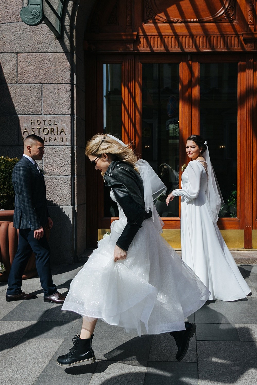 свадебное платье в спб, найти свадебный салон, букет для невесты, хороший ведущий на свадьбу, костюм для жениха, платье для невесты,  подшить свадебное платье, ателье свадебное, фотограф на свадьбу, выпуск, праздник, венчание