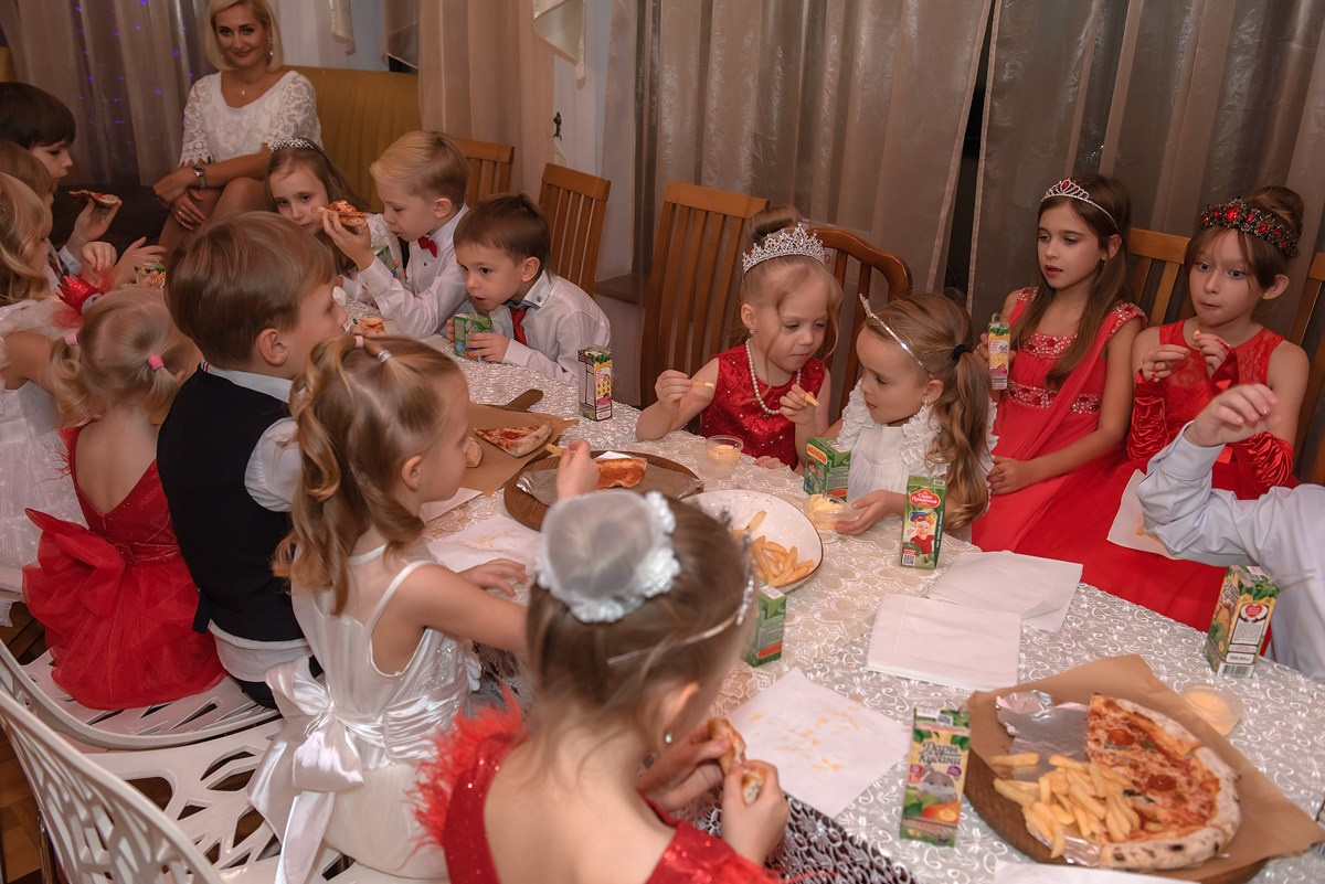 Выпускной в детской школе моделей HAPPYkids 2024. Семейный и коммерческий фотограф в Сочи Александр Бодунов