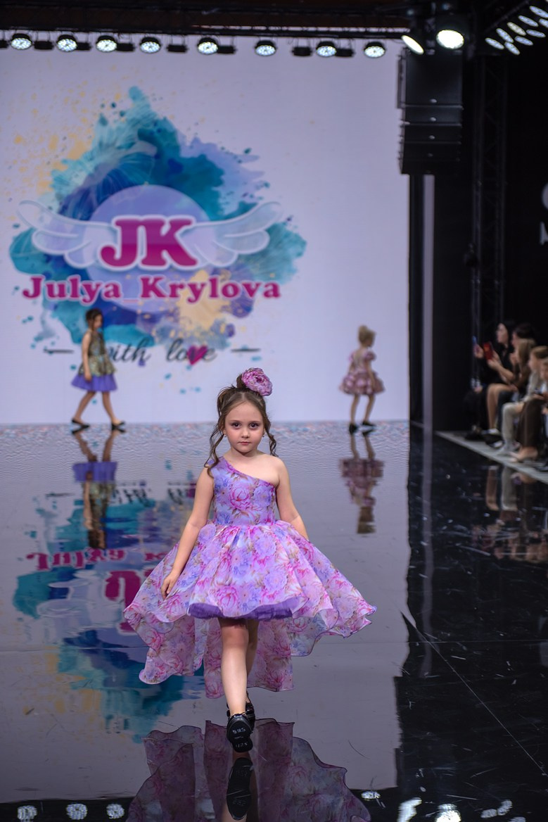 SochiFashionWeek2024 дизайнер Юлия Крылова. Семейный и коммерческий фотограф в Сочи Александр Бодунов