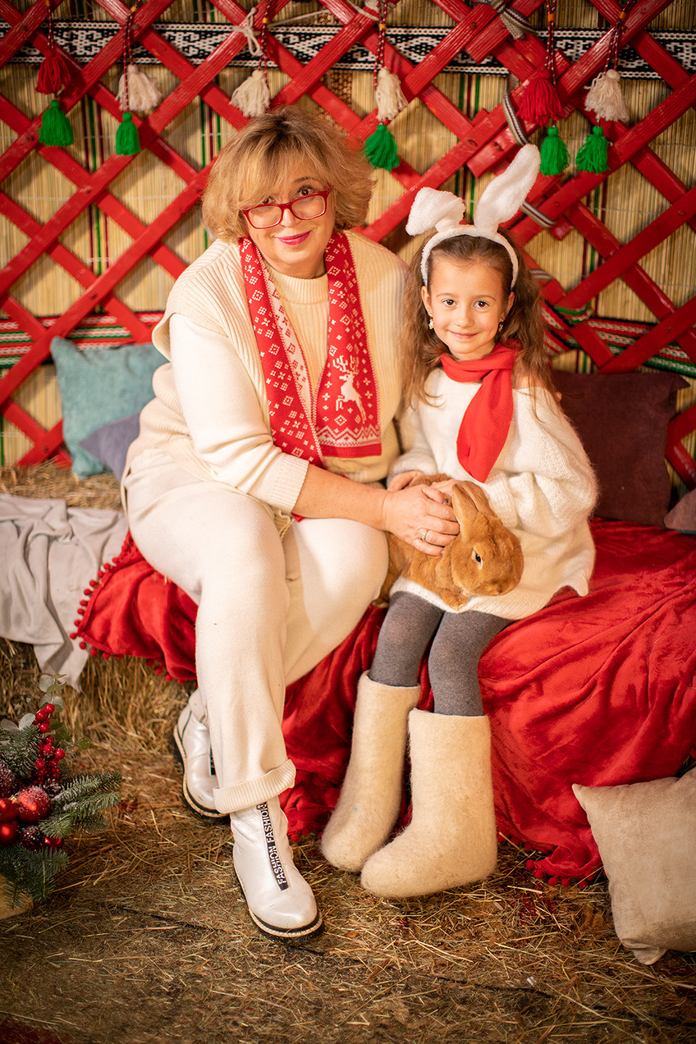 Новогодняя сессия в юрте с кроликом. Фотограф Наталья Штукина