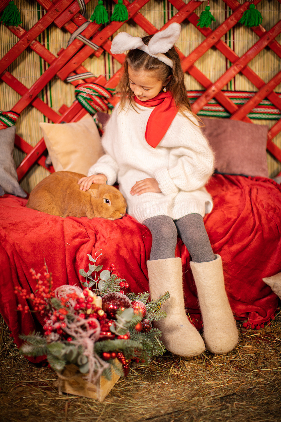 Новогодняя сессия в юрте с кроликом. Фотограф Наталья Штукина