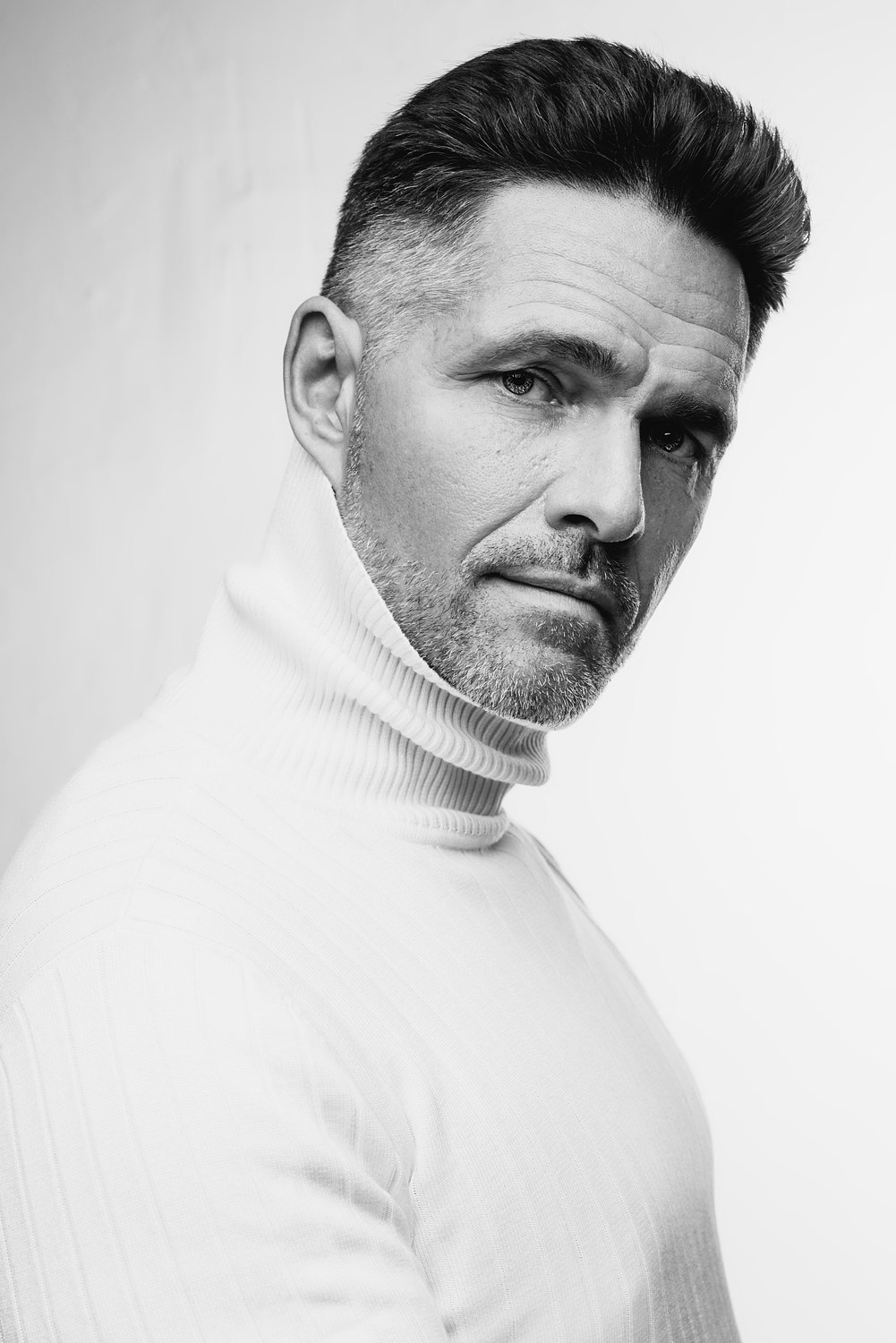 U-ray: Художественный чёрно-белый портрет. U-ray