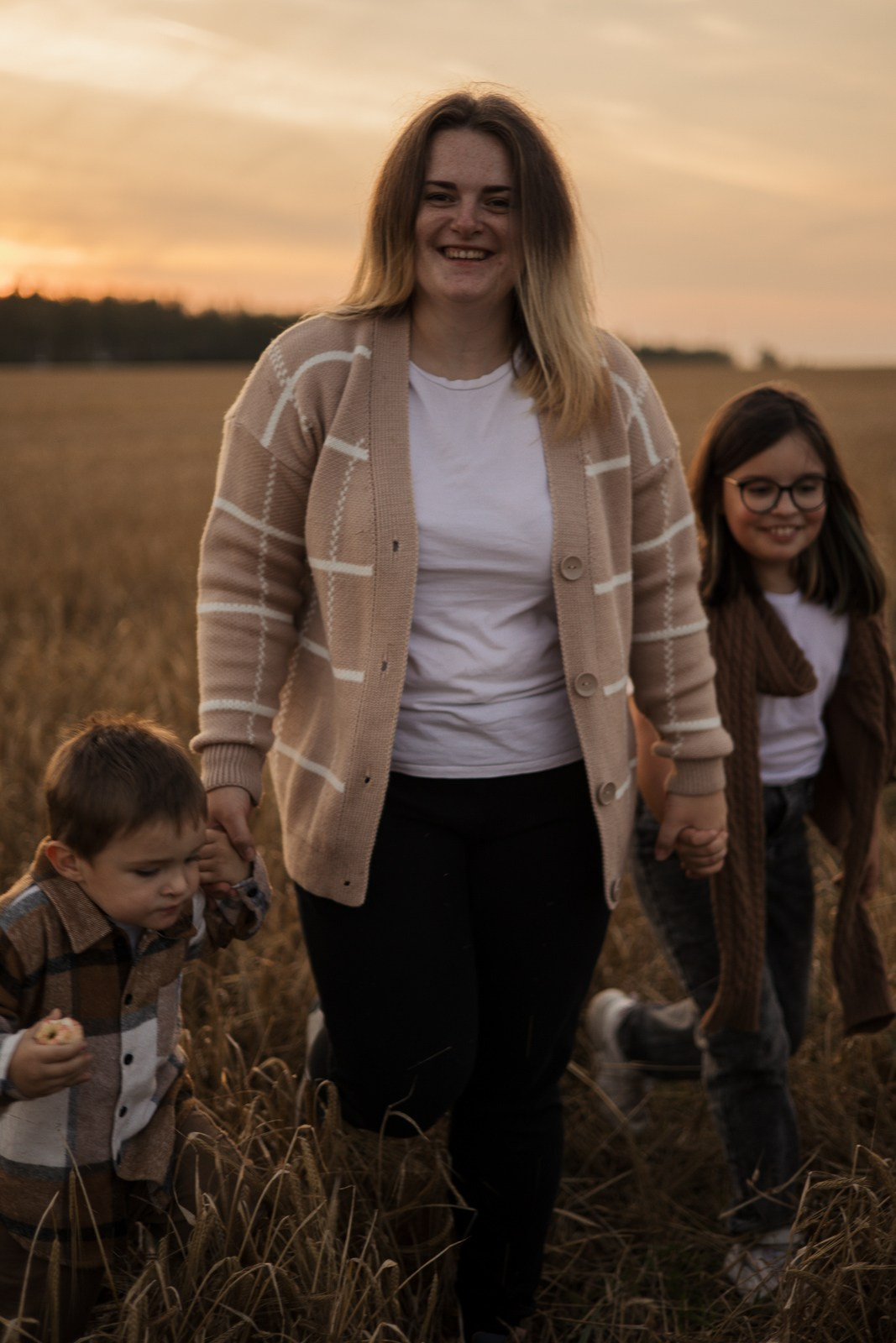 Семья в поле. Фотограф в Москве и Домодедово Ирина Коростелева