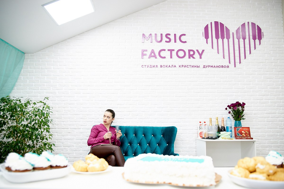 Репортаж с открытия школы вокала Кристины Дурмановой. Репортажный и женский фотограф в Новосибирске