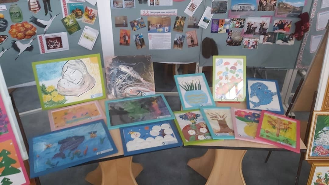 Выставка детского творчества и диалог с ведомствами: вместе решаем важные вопросы в библиотеке им. Шолохова 📚✨