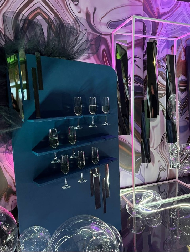 Фотозона 27 000 руб.