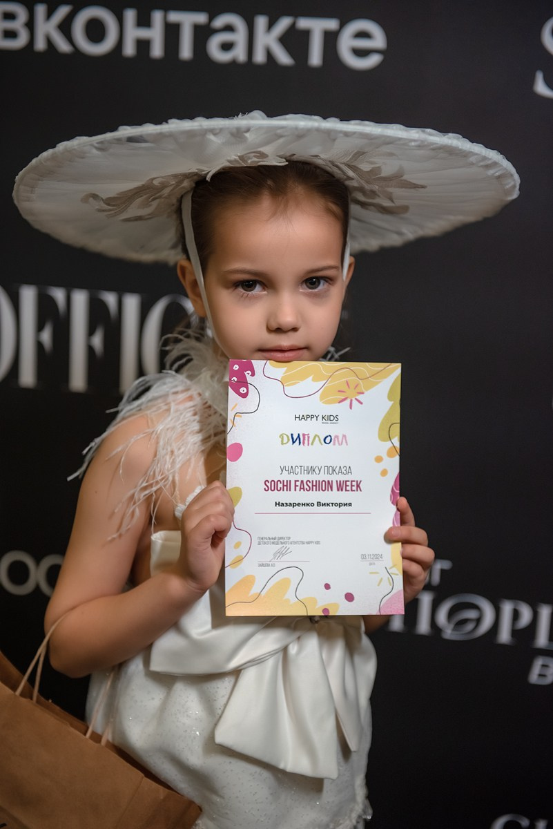 SochiFashionWeek2024 дизайнер Анохина Светлана. Семейный и коммерческий фотограф в Сочи Александр Бодунов