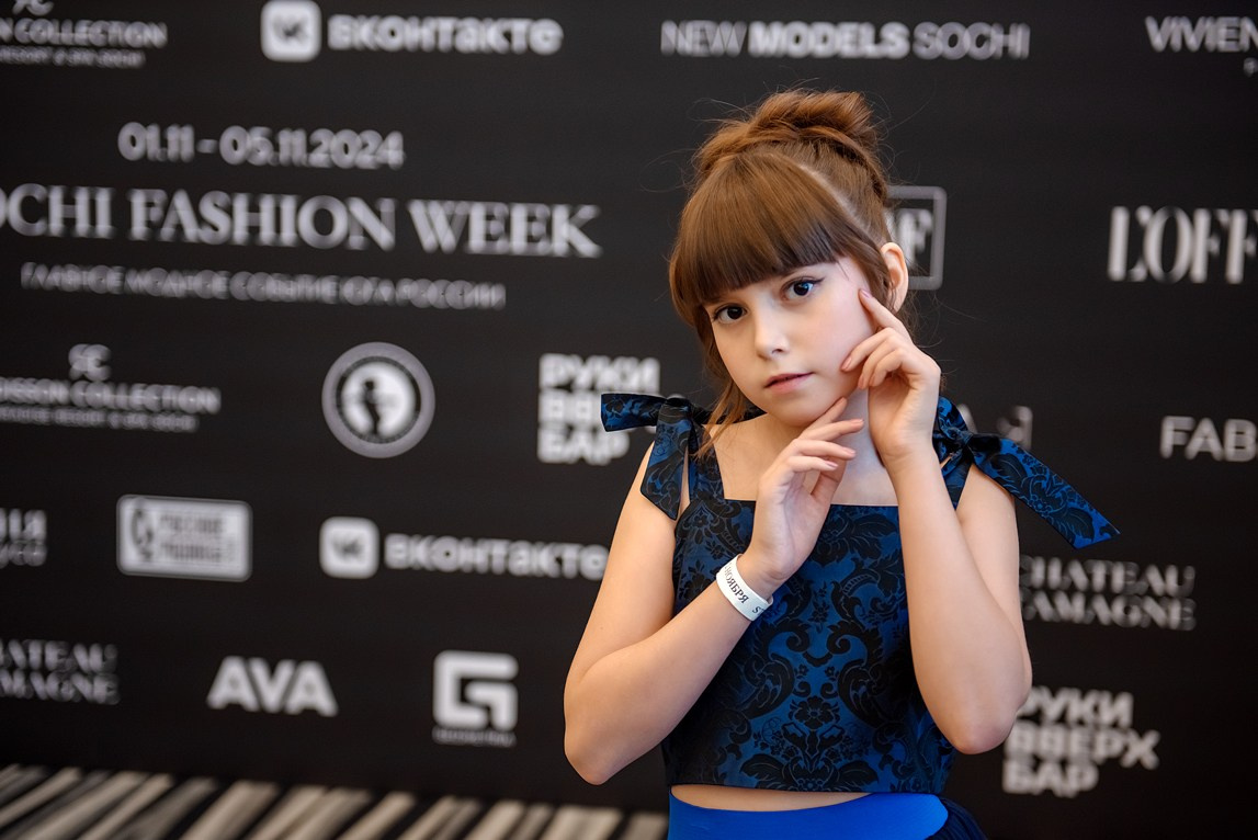 SochiFashionWeek2024 дизайнер Юлия Крылова. Семейный и коммерческий фотограф в Сочи Александр Бодунов