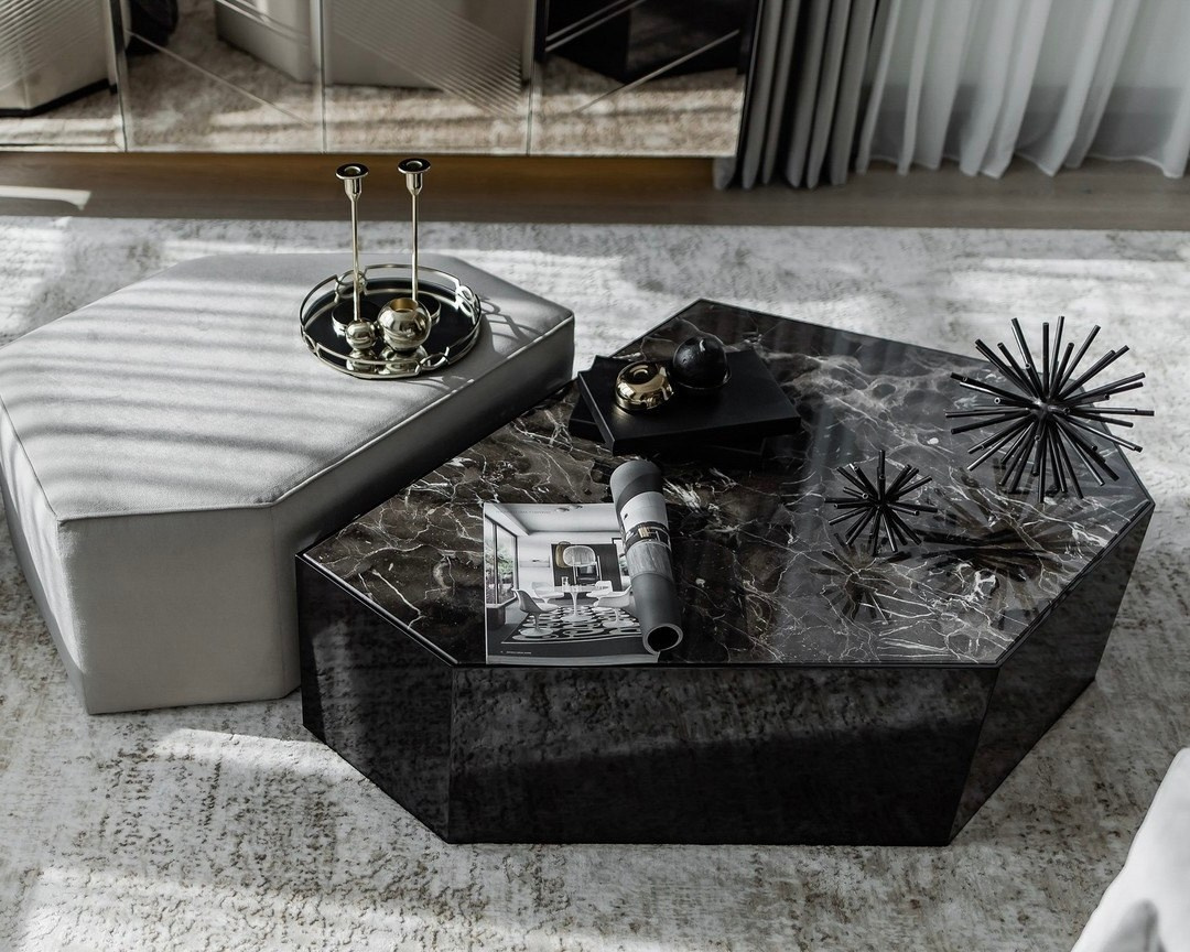 Мраморный журнальный столик с золотыми аксессуарами — проект Валерии Котович