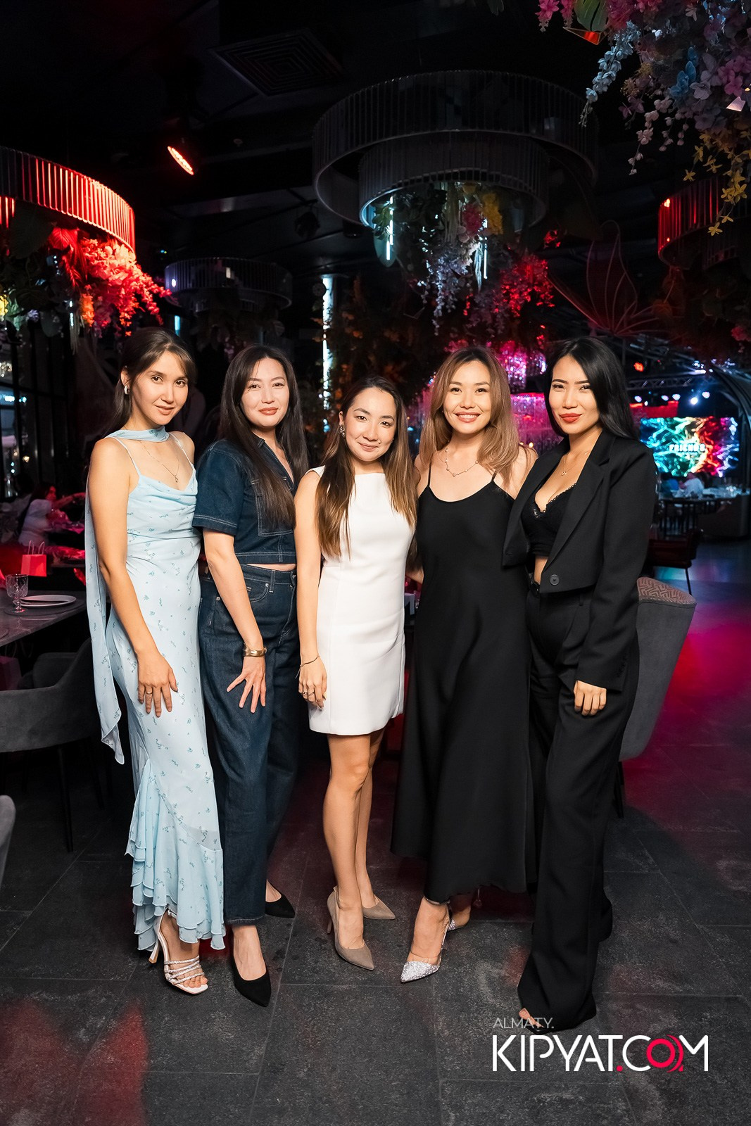 FRIENDS BAR & TERRACE. КИПЯТКОМ АЛМАТЫ!