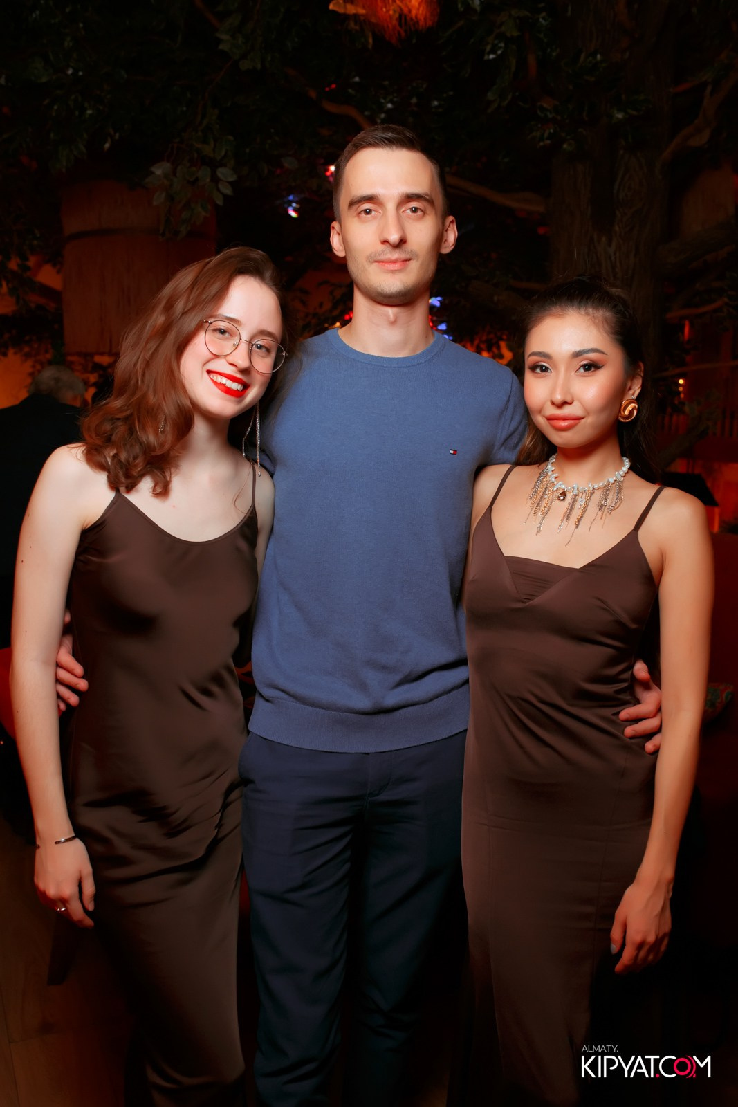 ГРУЗИНСКИЙ ДВОР НА КАБАНБАЙ БАТЫРА. КИПЯТКОМ АЛМАТЫ!