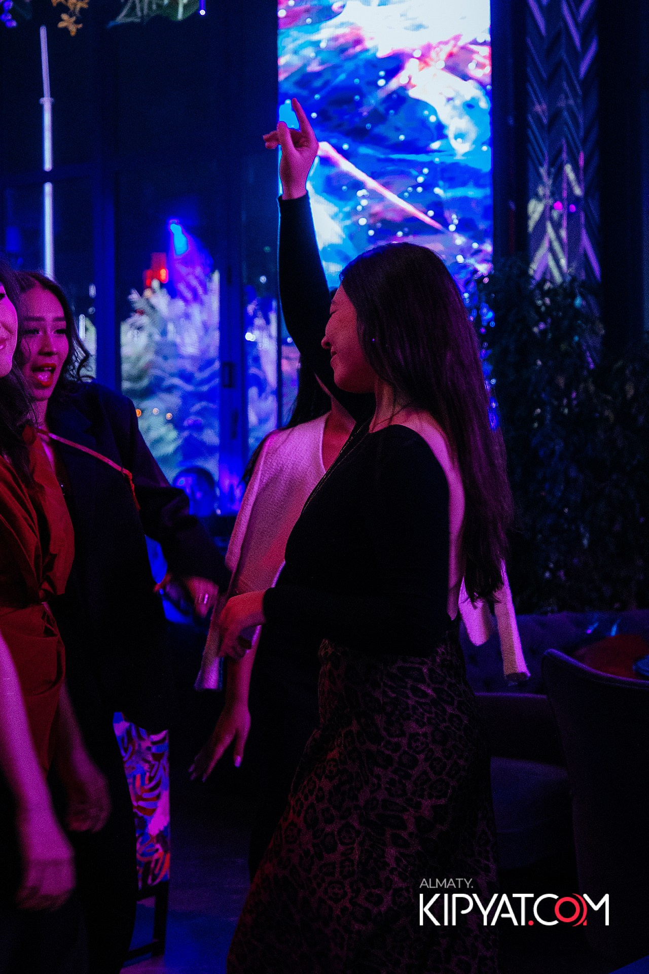 FRIENDS BAR & TERRACE. КИПЯТКОМ АЛМАТЫ!