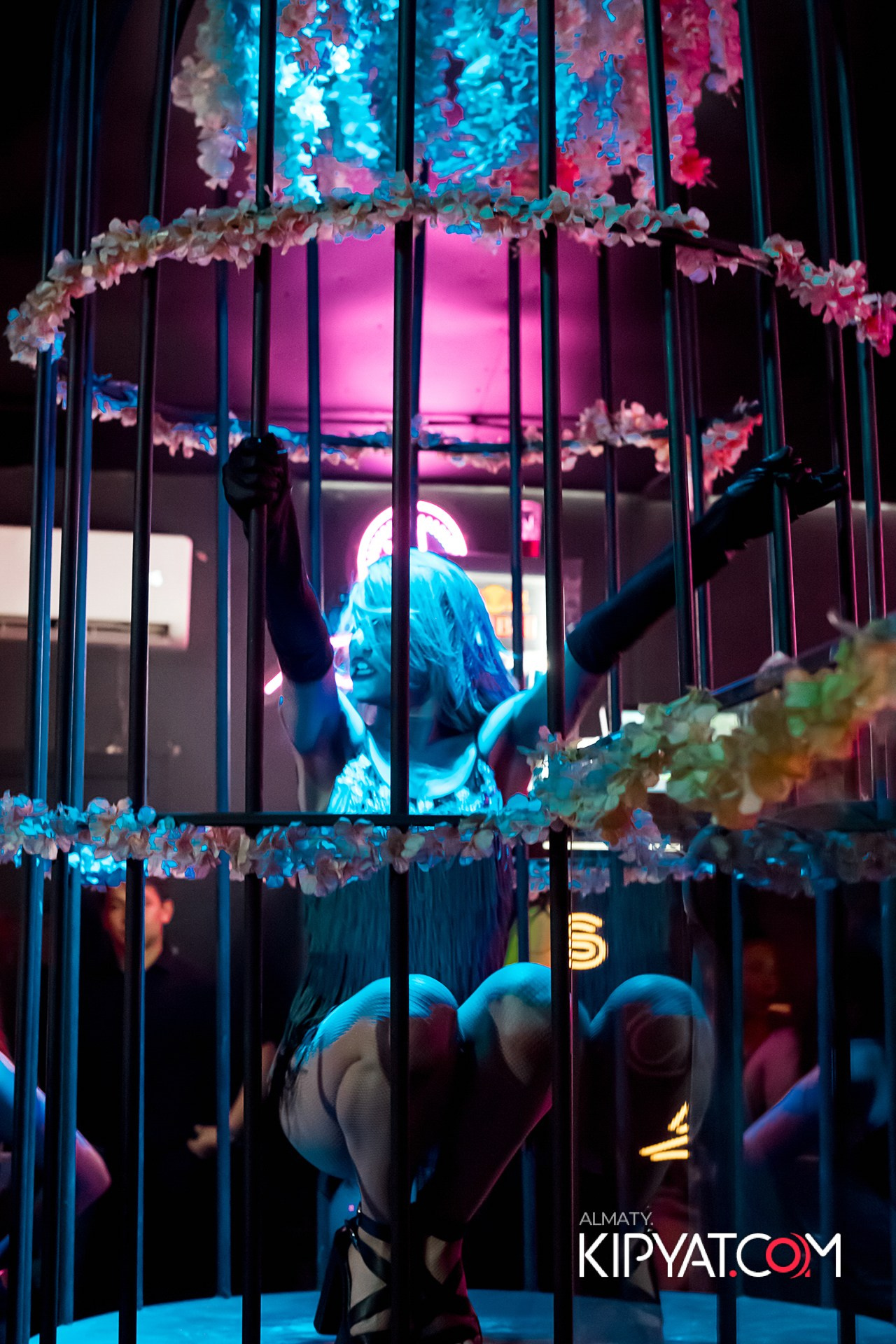 UYAT EMES BAR. КИПЯТКОМ АЛМАТЫ!