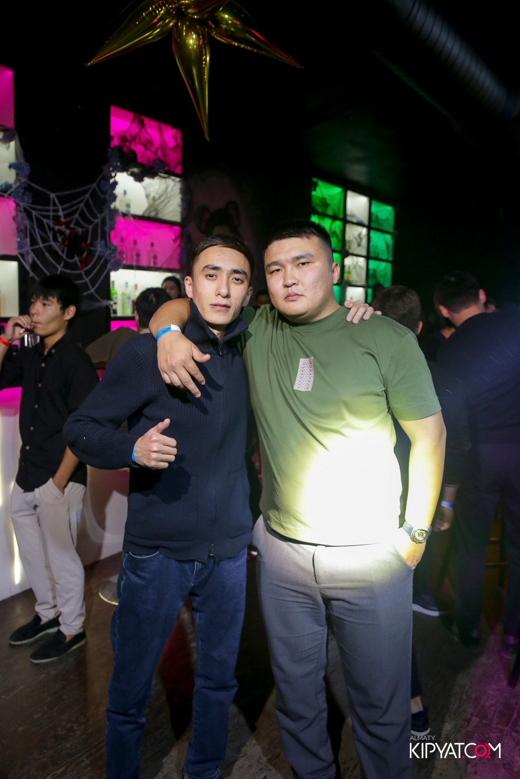 UYAT EMES BAR. КИПЯТКОМ АЛМАТЫ!