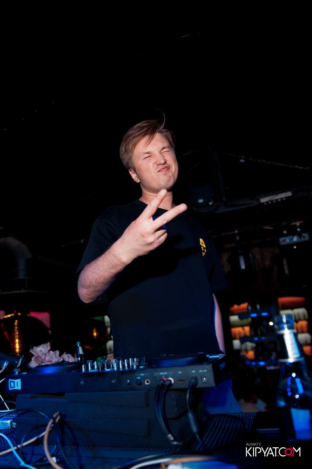 UYAT EMES BAR. КИПЯТКОМ АЛМАТЫ!