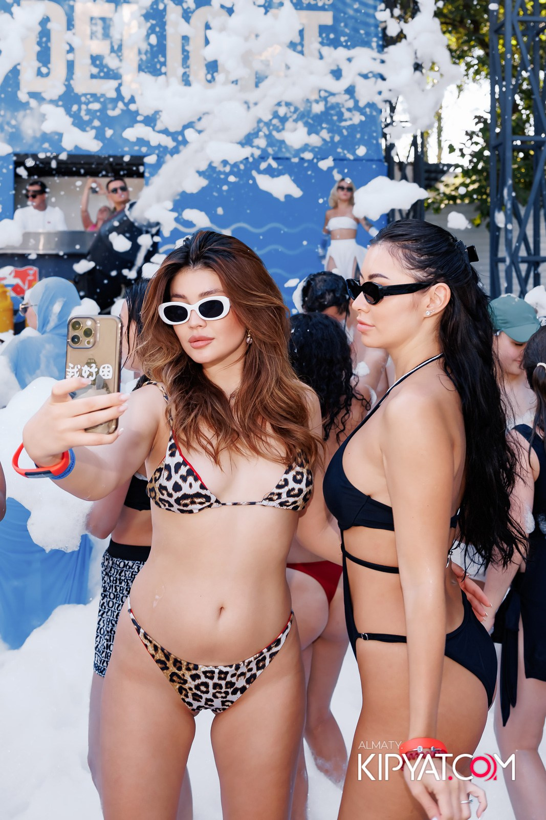 ПЕННАЯ ВЕЧЕРИНКА/ДЫМОВОЕ ШОУ/БАССЕЙН DELIGHT POOL. КИПЯТКОМ АЛМАТЫ!