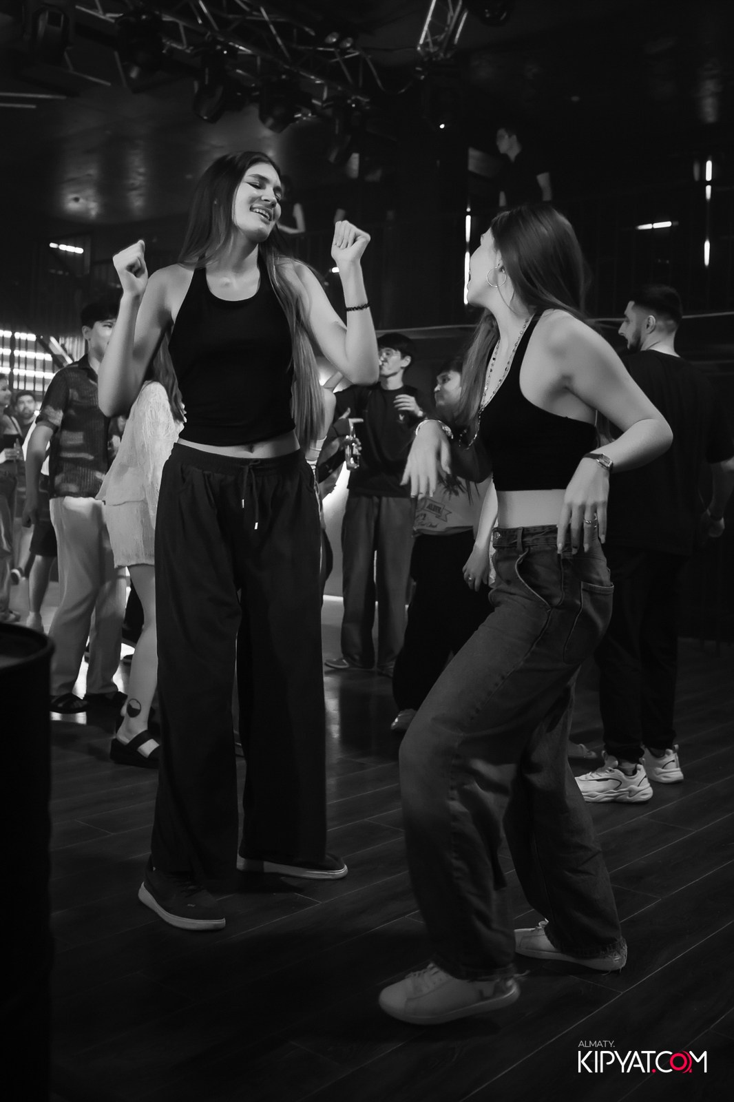 НОЧНОЙ КЛУБ ICON. КИПЯТКОМ АЛМАТЫ!